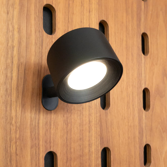 LED Leseleuchte auf Kugelmagnet drehbar