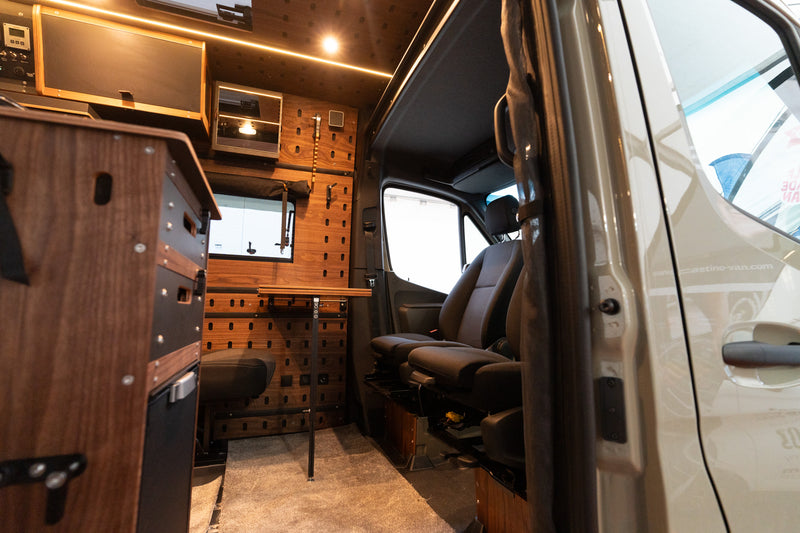 Mercedes-Benz Sprinter 319 CDI 4x4 mit CargoClips-Ausbau – Bild 2
