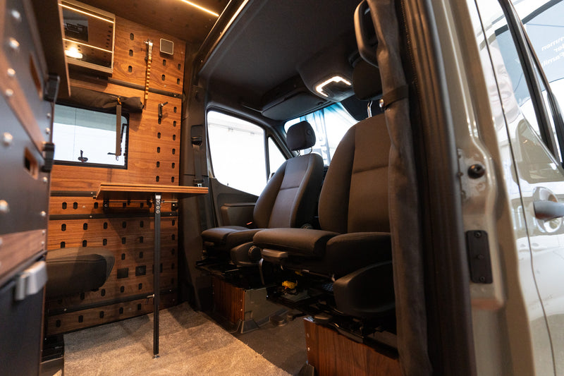 Mercedes-Benz Sprinter 319 CDI 4x4 mit CargoClips-Ausbau – Bild 3