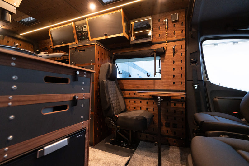 Mercedes-Benz Sprinter 319 CDI 4x4 mit CargoClips-Ausbau – Bild 4