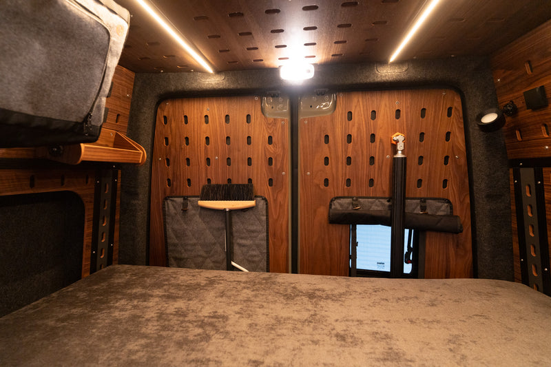 Mercedes-Benz Sprinter 319 CDI 4x4 mit CargoClips-Ausbau – Bild 11