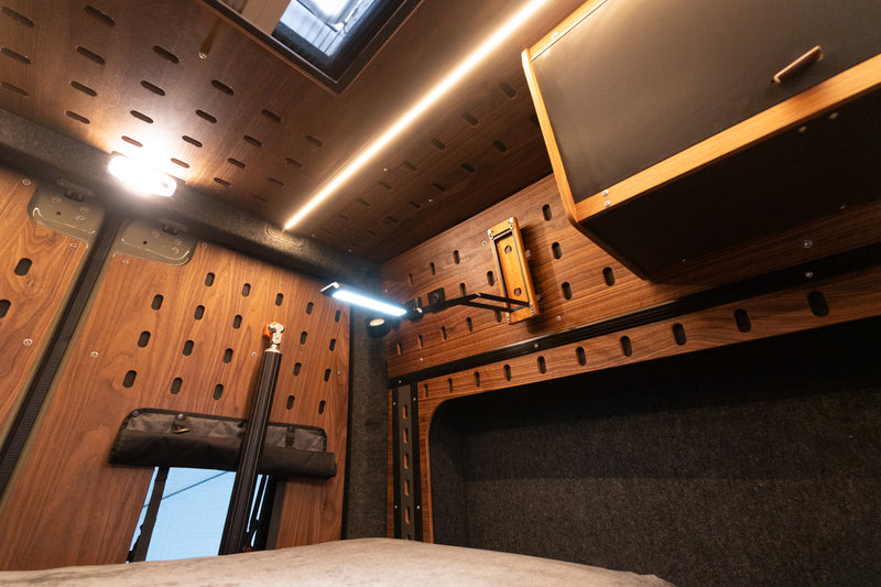 Mercedes-Benz Sprinter 319 CDI 4x4 mit CargoClips-Ausbau – Bild 13