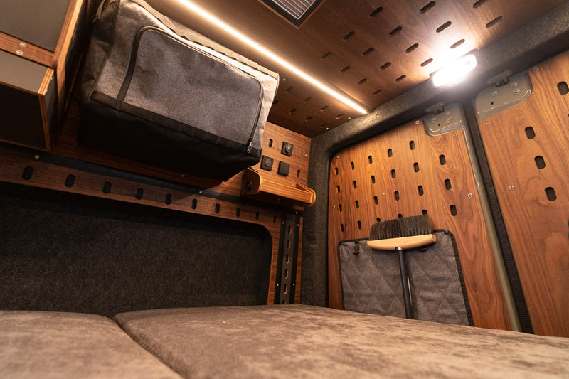 Mercedes-Benz Sprinter 319 CDI 4x4 mit CargoClips-Ausbau – Bild 16