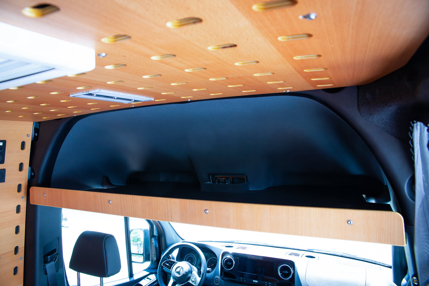 Stratico Ablagemodul über der Fahrerkabine