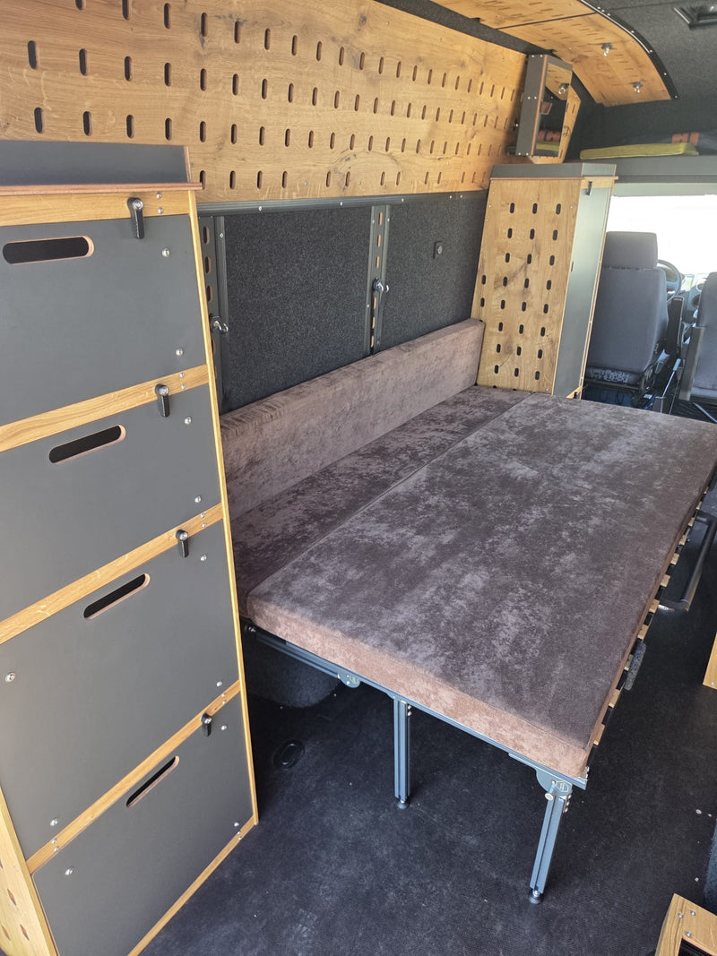 Tenax V35 mit ClipWall – Bett und Schubladenschrank